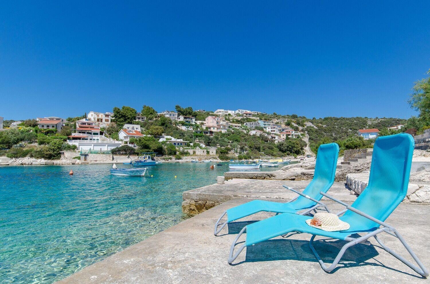 Apartments Bosiljka - By The Sea Sevid Bagian luar foto