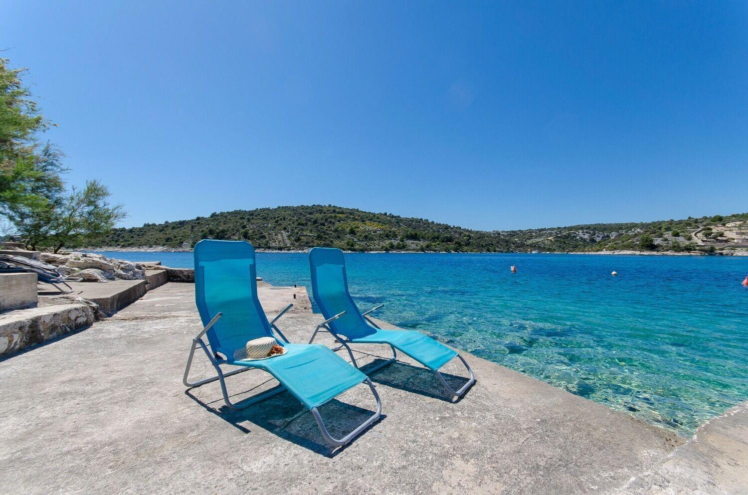 Apartments Bosiljka - By The Sea Sevid Bagian luar foto